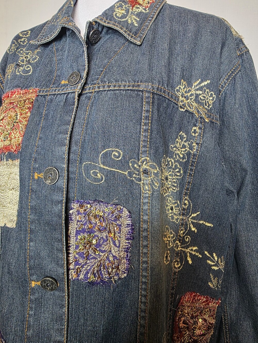Chico’s Embroidered Patchwork Floral Denim Jacket Womens Chicos Size 2 Large - Picture 4 of 7